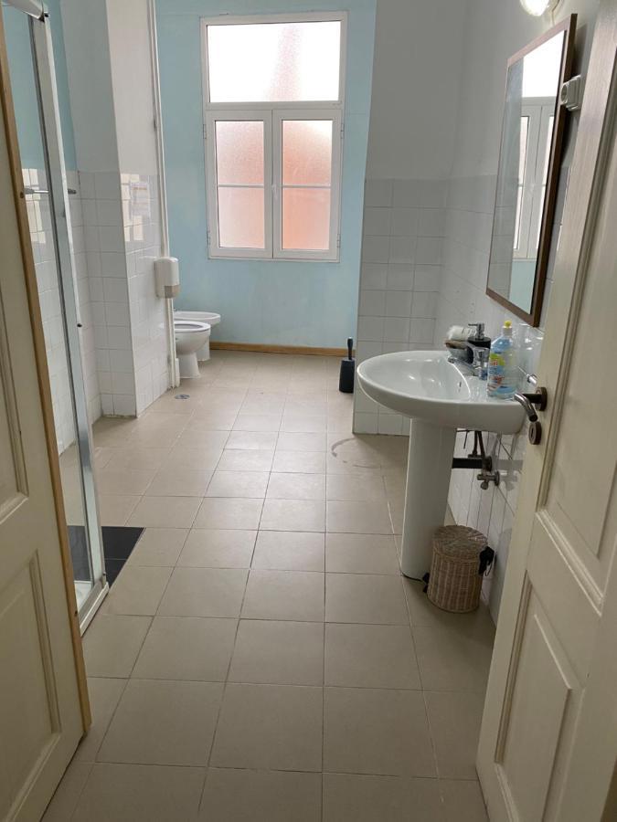 Artdeco Chiado 4 - Large Comfortable Double Room With Shared Bathroom Lisboa Exterior foto